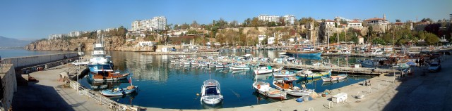 antalyaharbour01bx.jpg (43377 bytes)